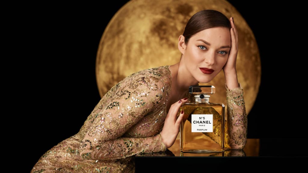 Chanel No 5 İkonik Reklam Yüzleri: Geçmişten Günümüze Efsaneler