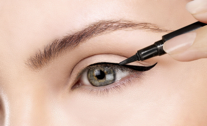 Koronavirüs Sonrası Güzellikte Eyeliner Dönemi Mi Başlıyor?