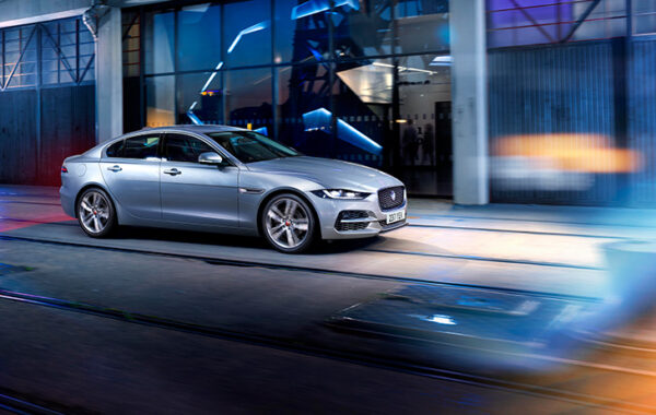 Premium Teknoloji ve Yeni Jaguar Dinamizmi: Yeni Jaguar XE
