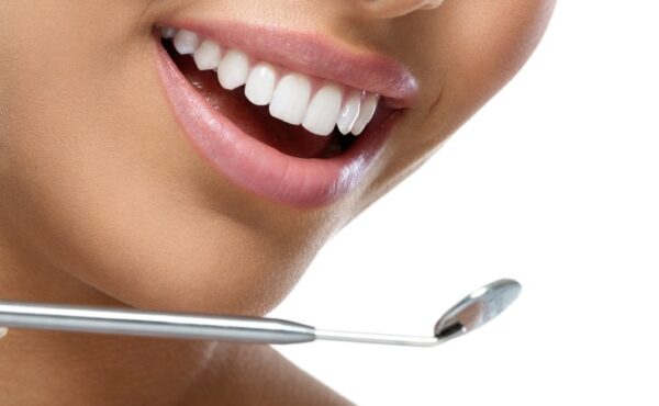 Dünyanın En Merak Edilen Diş Estetiği: Hollywood Gülüşü