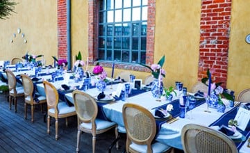 OGGUSTO ve Jumbo'dan Bleu Blanc Stilinde Akşam Yemeği Sofrası