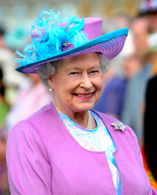 Kraliçe II. Elizabeth'in Hayatı, Stili ve Mücevherleri