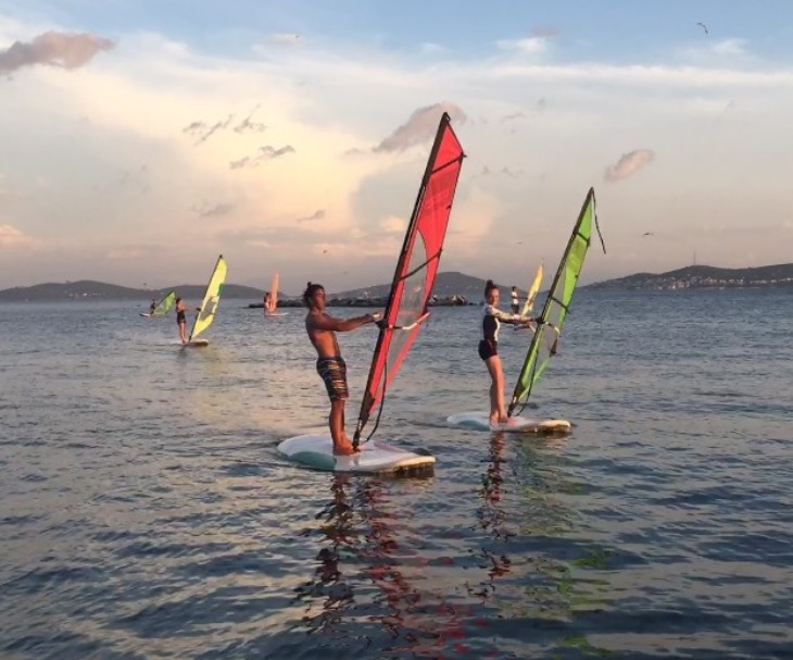 Türkiye'nin En İyi 10 Rüzgar Sörfü Okulu