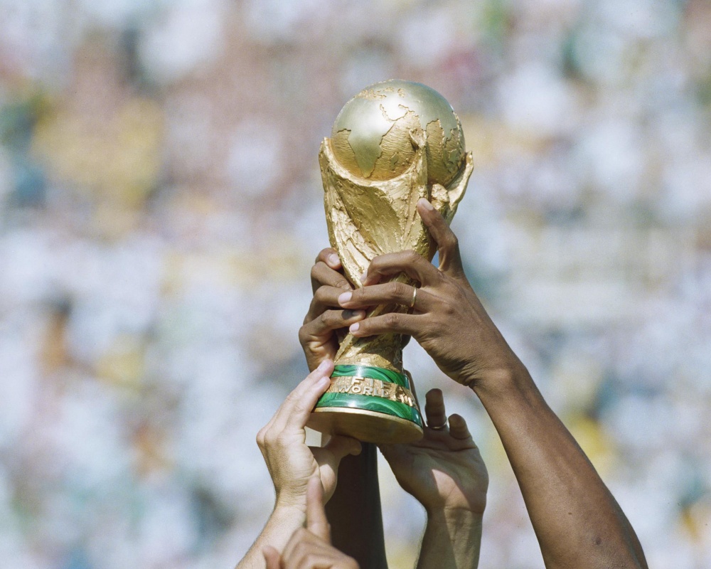 oggustoThe-FIFA-World-Cup-trophy-is-held-aloft