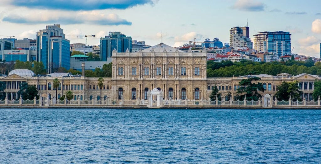 İstanbul’un Simgesel Yapıları ve Sokak Kültürü