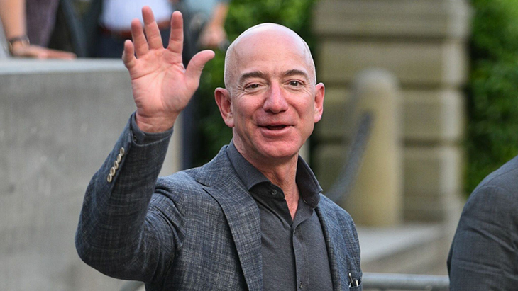 Jeff Bezos’un Hollanda'yı İkiye Bölen 500 Milyon Dolarlık Süperyatı Suya İndi