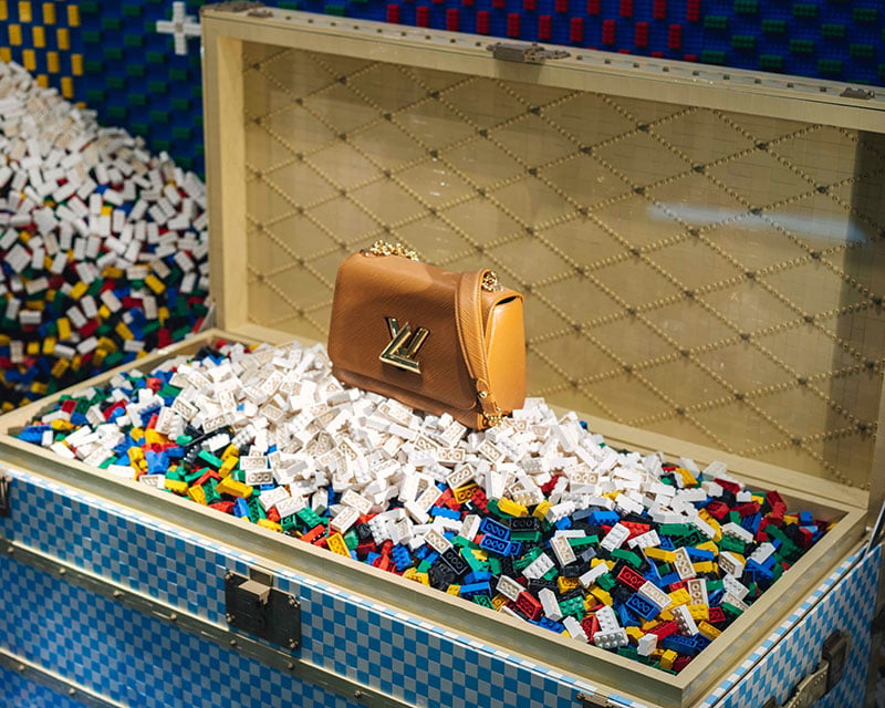 Louis Vuitton Vitrinlerine Lego Geliyor