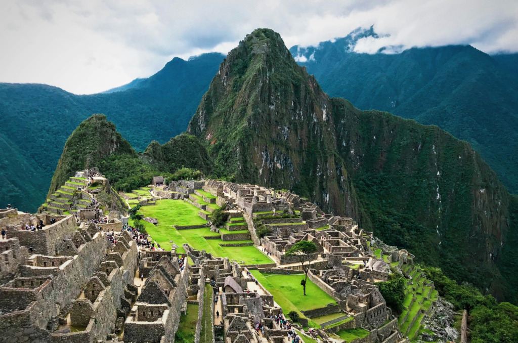 Machu Picchu da, İnka imparatorluğunun zirve döneminde yapılmış binaların inşası harçsız birleşen taşlardan oluşuyor.