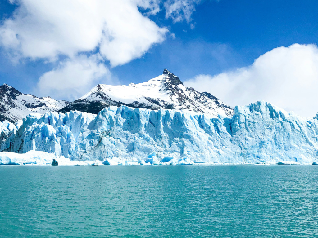 Arjantin’in güneyindeki Perito Moreno Buzulu, dünyanın üçüncü tatlı su kaynağı olarak büyük önem taşıyor.