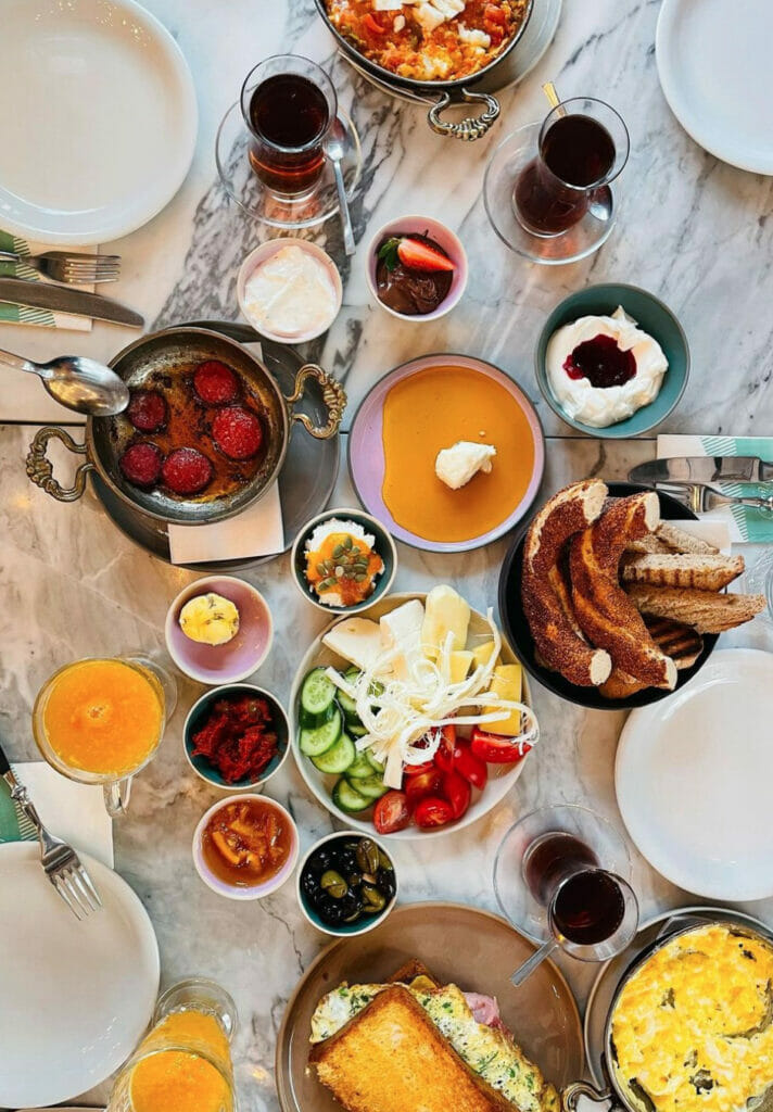 Şehri Keşfe Çıkıyoruz: Karaköy, Balat, Moda, Cihangir