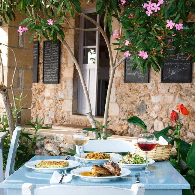 Yunan Adaları’nda Tekneyle Gidebileceğiniz En Güzel Restoranlar