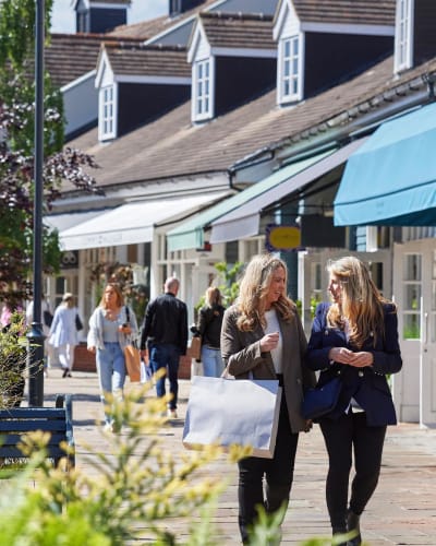 İngiltere’nin Lüks Outlet Kasabası: Bicester Village