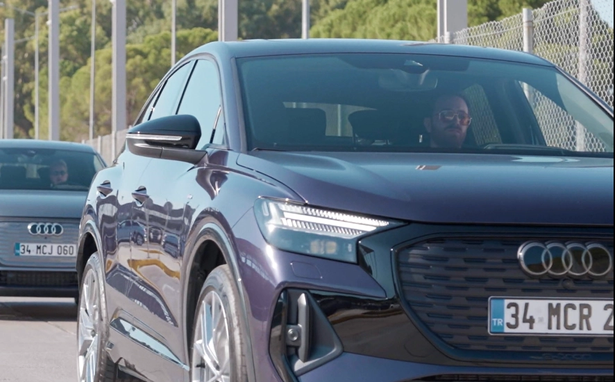 Audi Q4 e-tron: Teknolojinin ve Şıklığın Buluşma Noktası