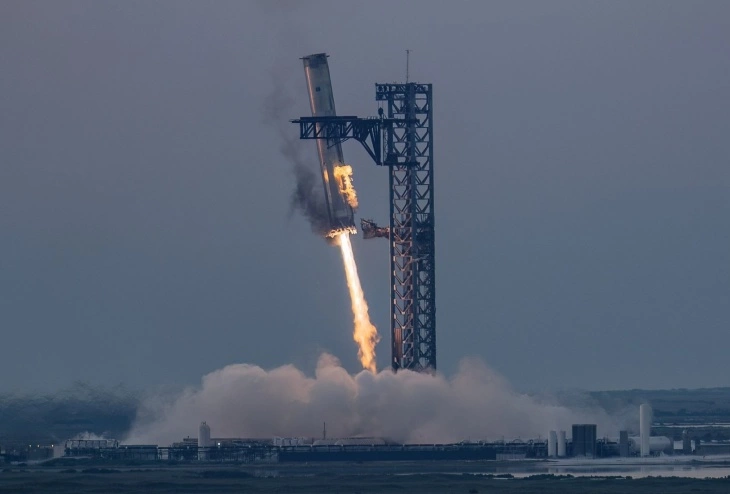 SpaceX Fırlatma Roketini Havada Yakalamayı Başardı