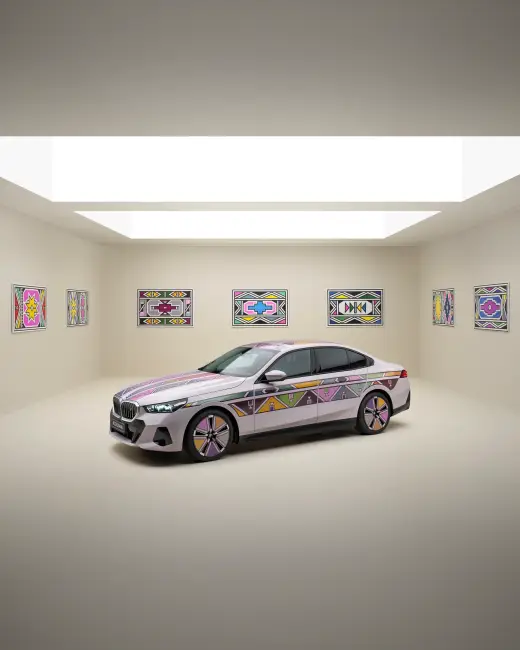 Sanat ve Teknolojiyi Buluşturan BMW Art Car: BMW i5 Flow NOSTOKANA