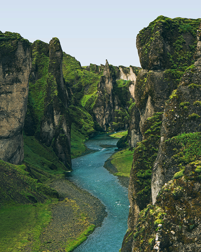 Ateş ve Buzun Ülkesi: İzlanda’da Unutulmaz Bir Road Trip Rehberi