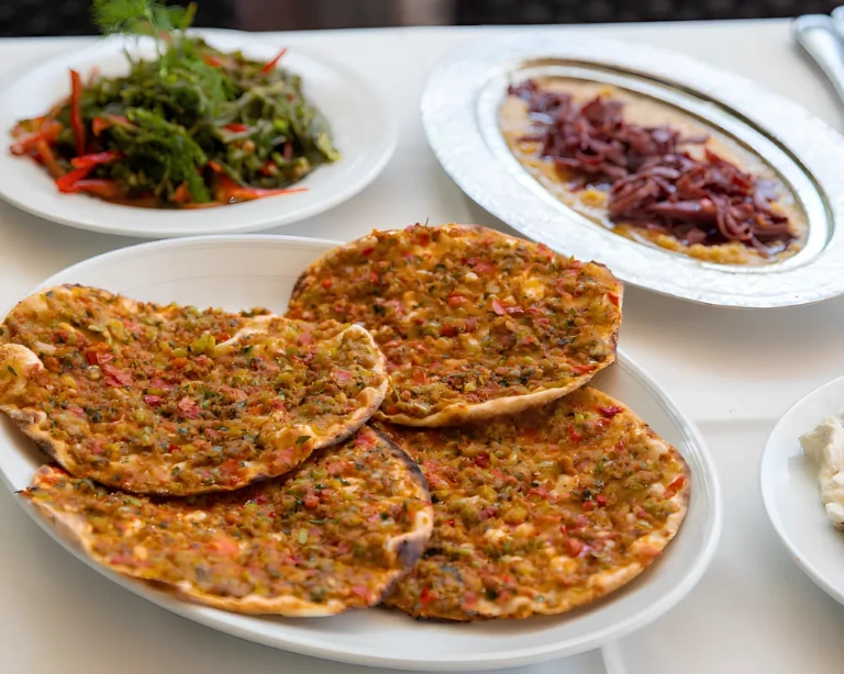 İstanbul’un En İyi Lahmacuncuları: Denemeye Değer Adresler