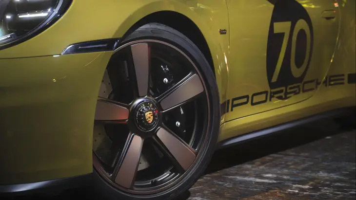 70’lerin Ruhunun Günümüzün Performansıyla Buluşması: Porsche 911 Spirit 70