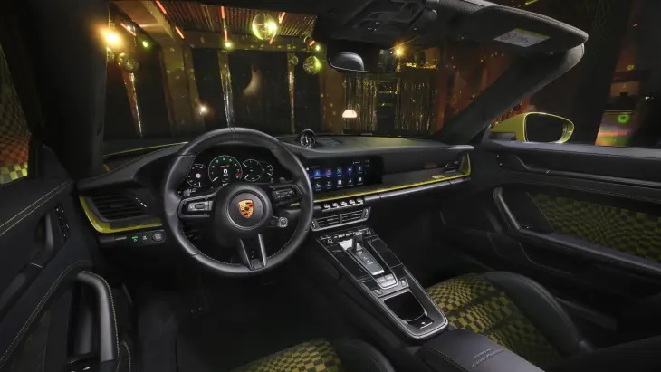 70’lerin Ruhunun Günümüzün Performansıyla Buluşması: Porsche 911 Spirit 70