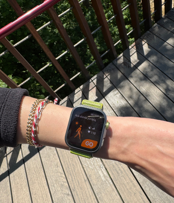 Her Ana Uyum Sağlayan Akıllı Şıklık: Huawei Watch Fit 4 Pro ile Sabah Koşusu Deneyimi