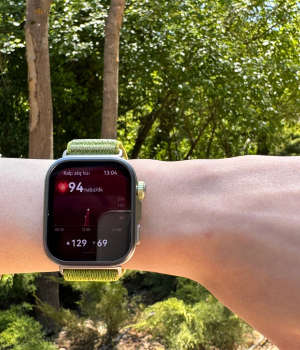 Her Ana Uyum Sağlayan Akıllı Şıklık: Huawei Watch Fit 4 Pro ile Sabah Koşusu Deneyimi