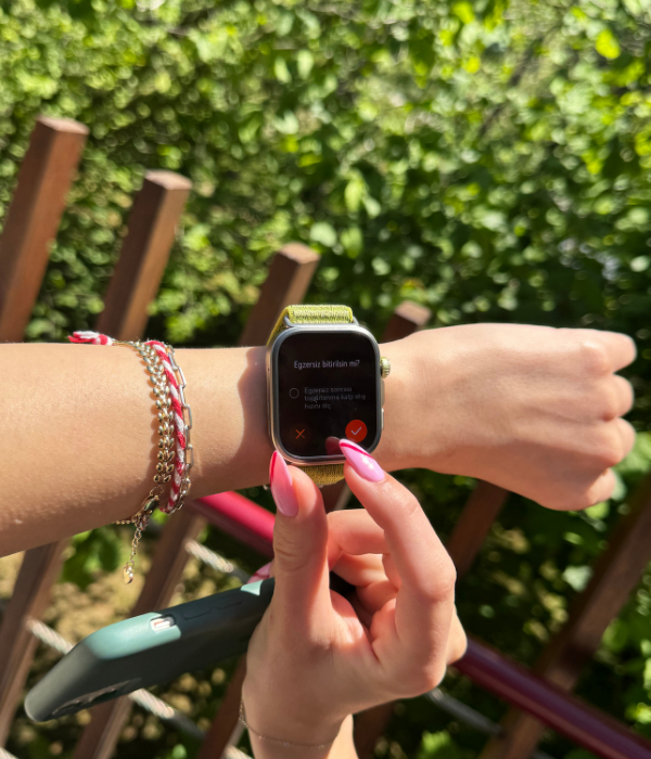 Her Ana Uyum Sağlayan Akıllı Şıklık: Huawei Watch Fit 4 Pro ile Sabah Koşusu Deneyimi
