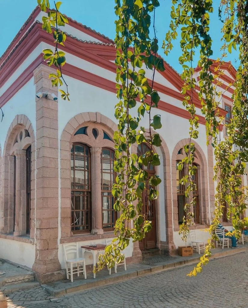Cunda Seyahat Rehberi: Taş Sokakların Peşinde