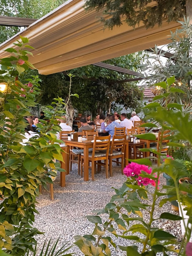 Bağarası: Bitez’in Bağlarında 20 yıllık Lezzet Durağı
