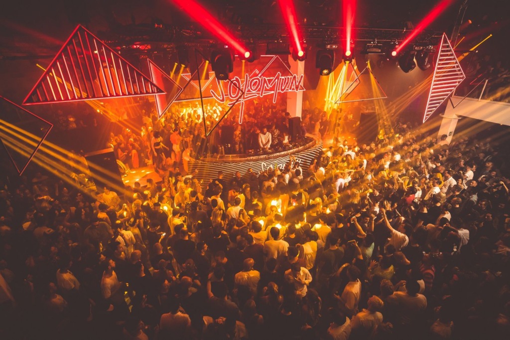 İbiza’nın En İyi Beach Club’ları ve Gece Kulüpleri