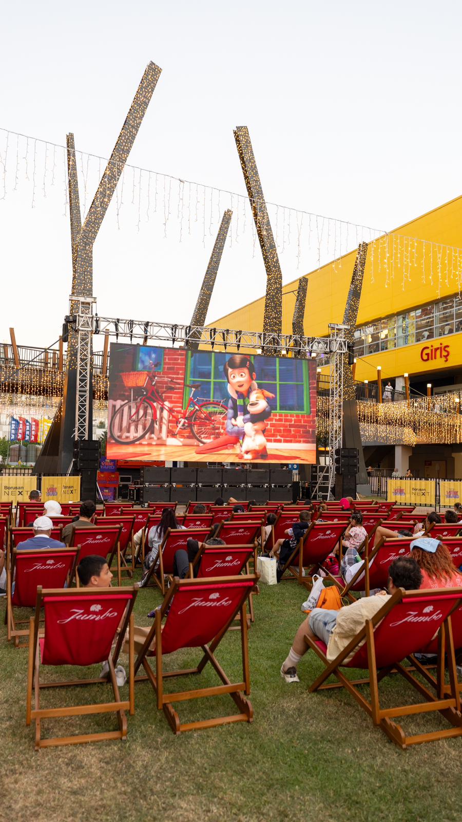 THE VIBE YARD: Forum İstanbul’da Festival Atmosferi