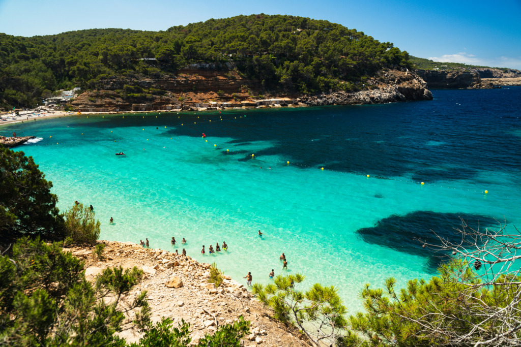 İbiza Seyahat Rehberi: Güneş, Müzik ve Sınırsız Enerji