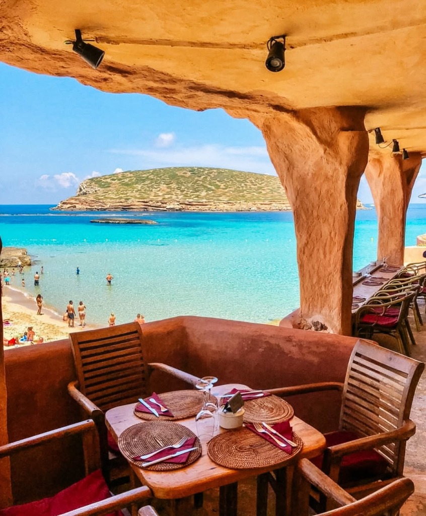 İbiza’nın En İyi Beach Club’ları ve Gece Kulüpleri