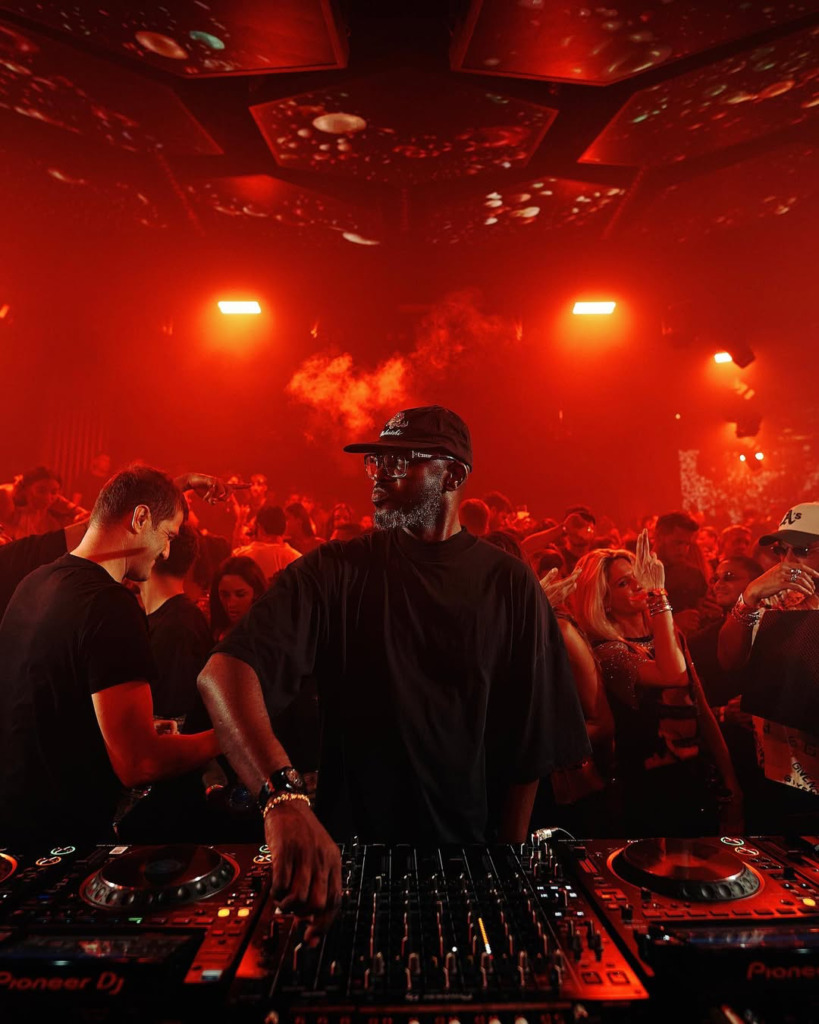 İbiza’nın En İyi Beach Club’ları ve Gece Kulüpleri