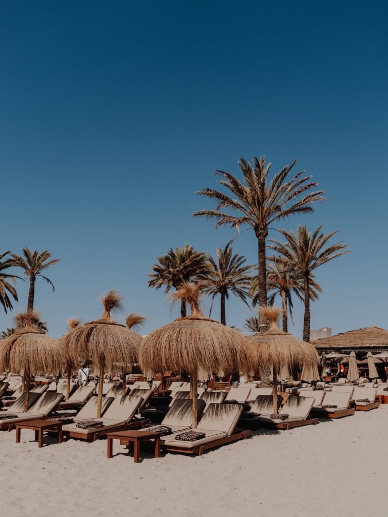 İbiza’nın En İyi Beach Club’ları ve Gece Kulüpleri