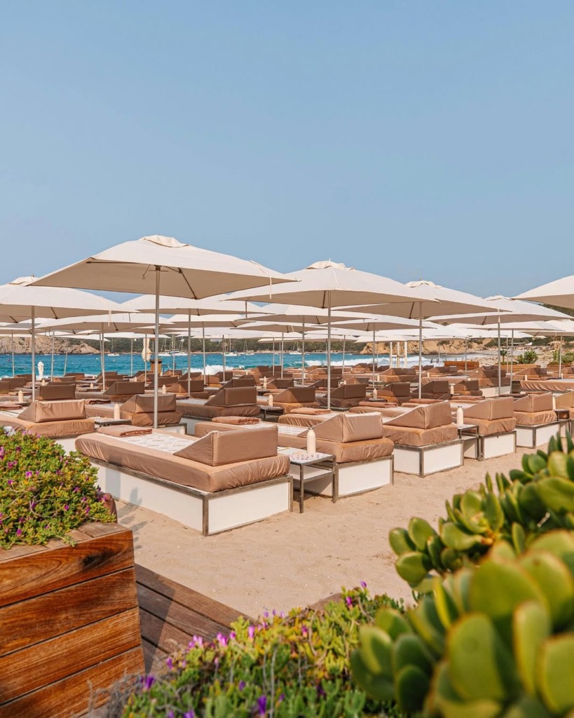İbiza’nın En İyi Beach Club’ları ve Gece Kulüpleri