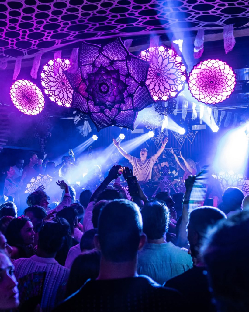İbiza’nın En İyi Beach Club’ları ve Gece Kulüpleri