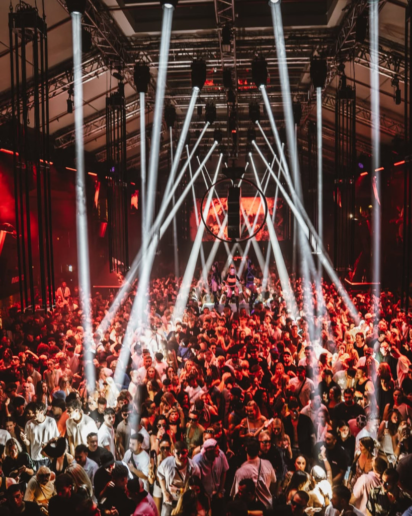 İbiza’nın En İyi Beach Club’ları ve Gece Kulüpleri