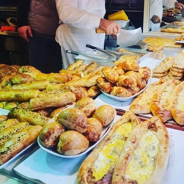Meşhur Karaköy Börekçisi börek ve pide çeşitleri