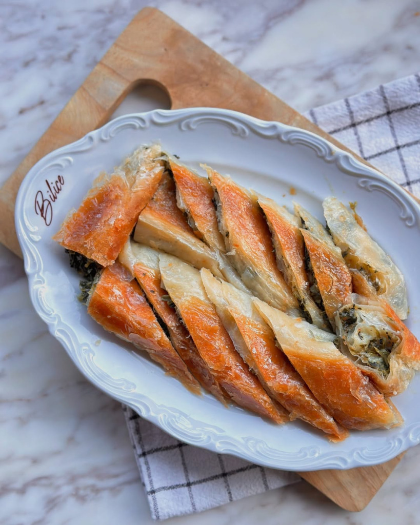 Tarihi Bilice Börekçisi, kıymalı börek