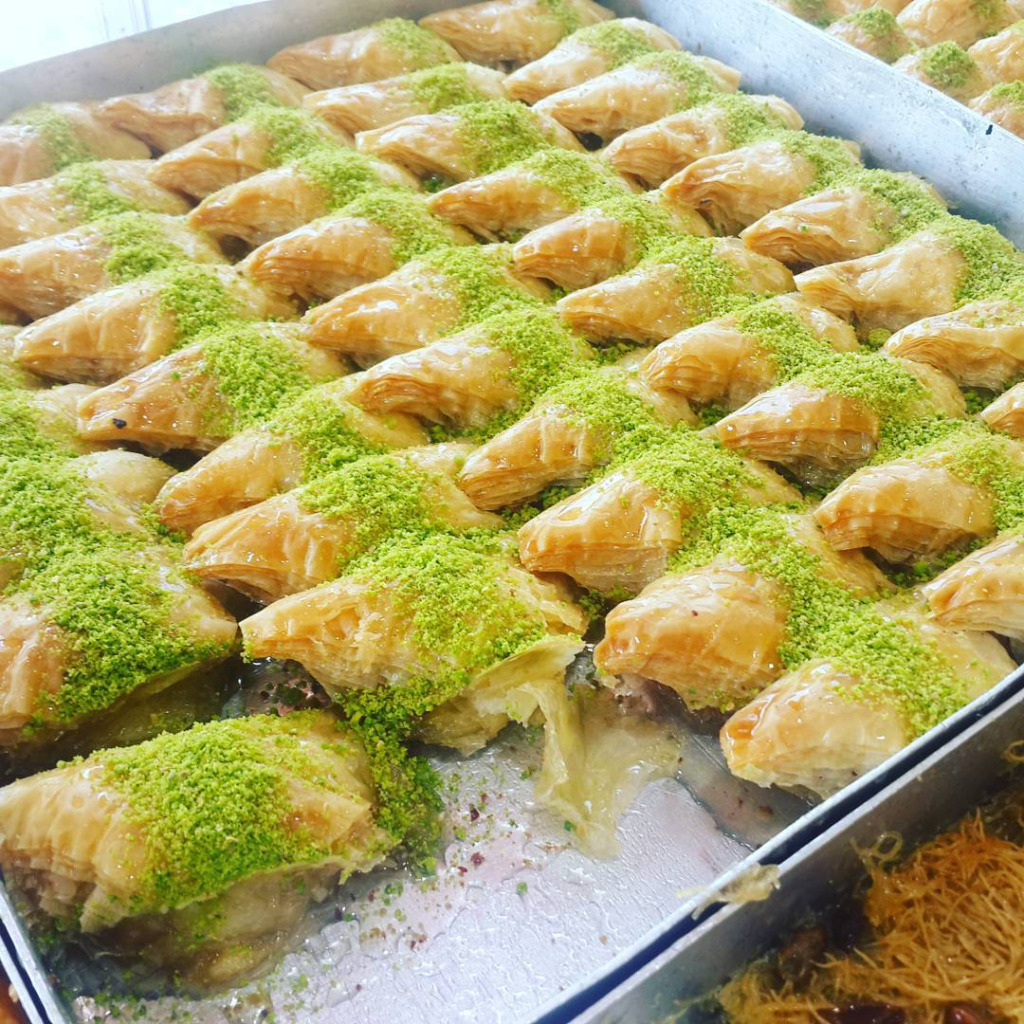 Tarihi Sarıyer Börekçisi baklava çeşitleri