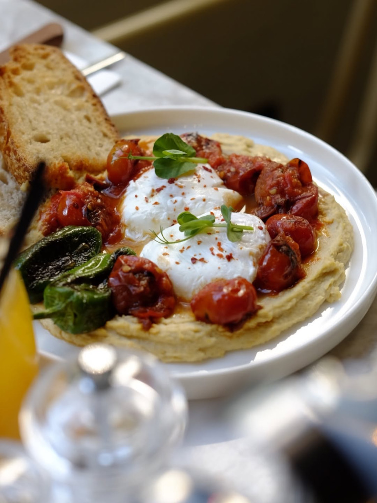 Bala Bakehouse humuslu domatesli yemek