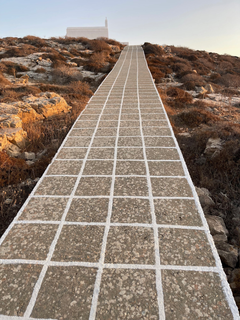 Kiklad Adaları’nda Üç Kardeş: Milos, Folegandros, Sifnos