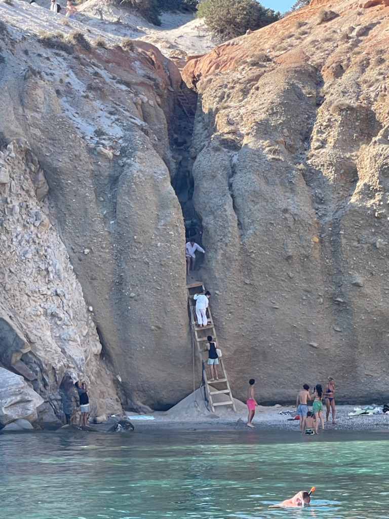 Kiklad Adaları’nda Üç Kardeş: Milos, Folegandros, Sifnos
