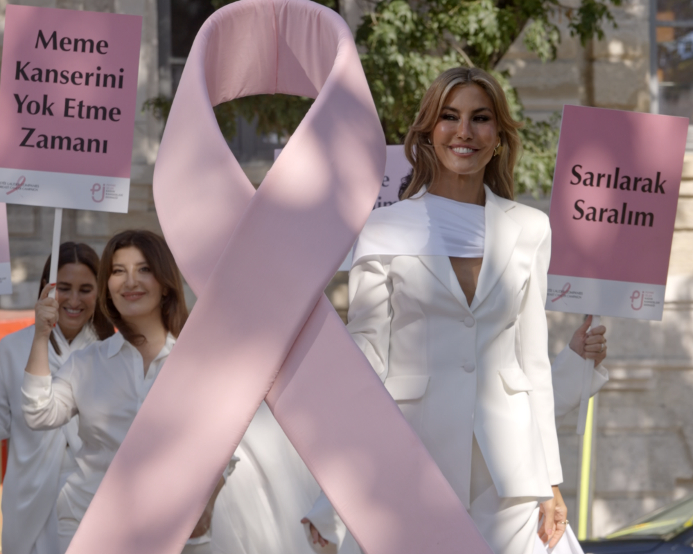 Meme Kanseriyle Mücadelede Dayanışma ve Güzelliğin İlham Veren Hikayesi: Sarılarak Saralım