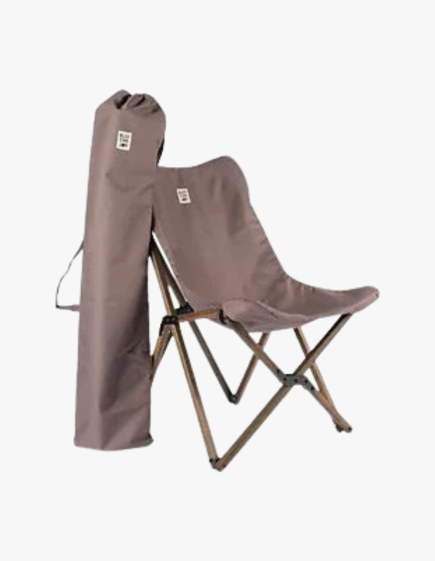 Ürün Cinsiyeti: Unisex
Ürün Tipi: Outdoor
Ürün Sezonsallığı: İlkbahar / Yaz
Ürün Çeşidi: Kamp Sandalyesi
Ürün Özellikleri:
Bag the Joy Ahşap iskeletli katlanır kamp sandalyesi, doğal malzeme hissini modern outdoor tasarımla birleştirir. Katlanabilir yapısı ve taşıma çantasıyla pratik kullanım sunarken, sağlam iskeletiyle açık hava aktivitelerinde konforlu bir oturum sağlar.
Öne Çıkan Detaylar:
Ahşap iskelet tasarım
Katlanabilir ve taşınabilir yapı
Kamp ve piknik kullanımına uygun
Konforlu oturma alanı
Kimler Kullanıyor?
Açık hava aktivitelerinde hem estetik hem rahatlık arayan, ekipmanlarında doğal dokuları tercih eden kullanıcılar için idealdir.
Bag the Joy kamp sandalyesi ile açık havada konforlu ve şık bir oturma deneyimi yaşayın.