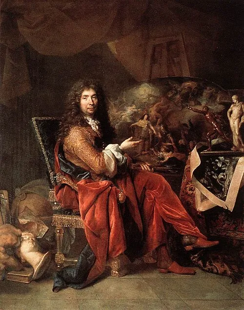 Charles Le Brun'un görkemli ve sanatsal bir ortamda, uzun kıvırcık saçları, işlemeli altın rengi ceket ve kırmızı peleriniyle, sol eli açık, izleyiciye dönük bir bakışla oturduğu portre resmi, etrafındaki klasik büstler, figüratif heykeller ve büyük resim detaylarıyla Klasisizm akımının estetik anlayışını vurguluyor.