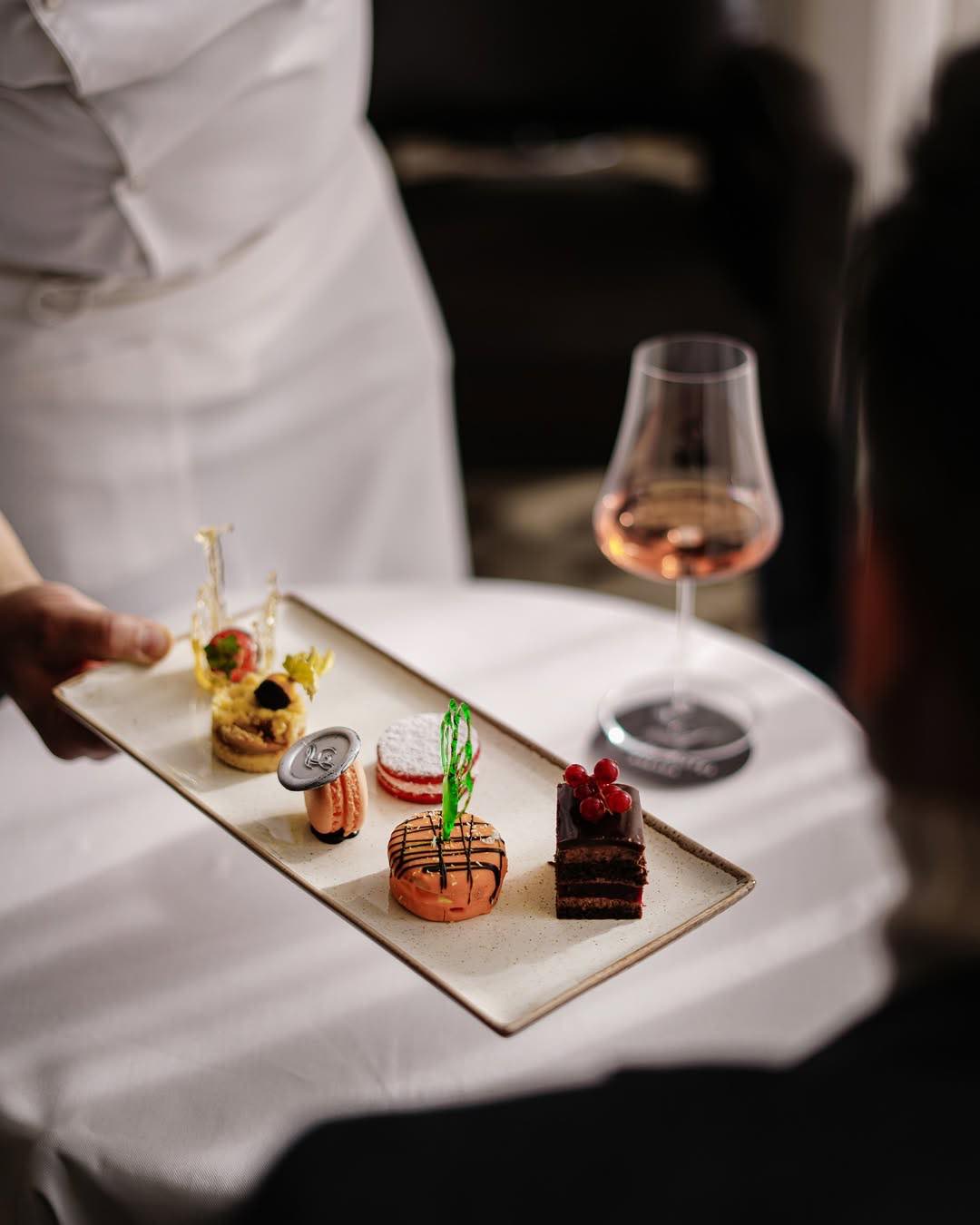 Aruni Restaurant tatlı