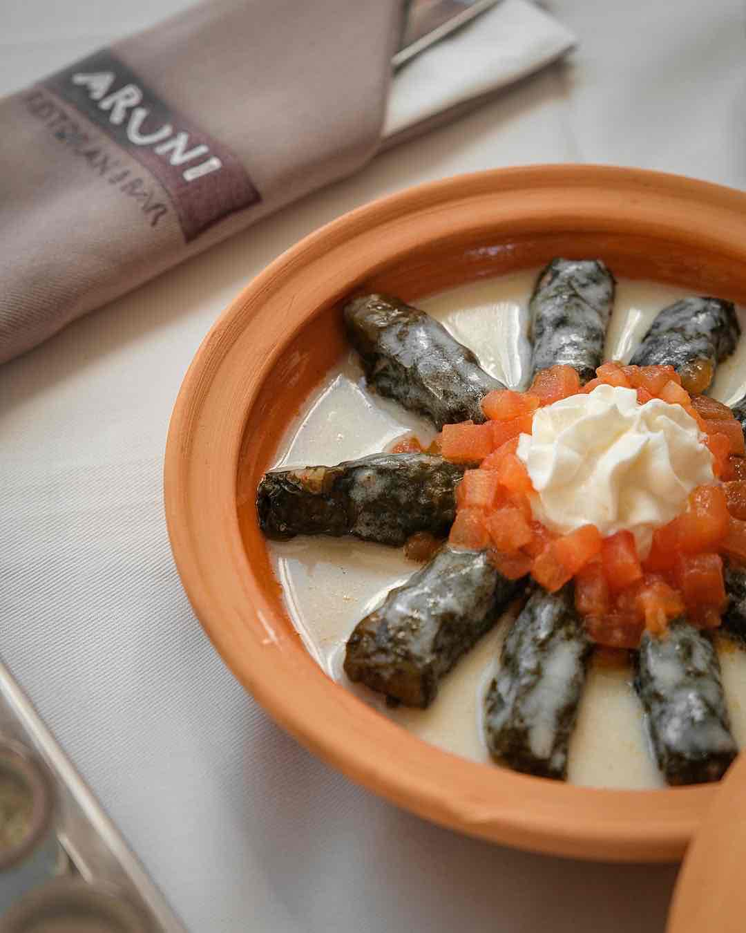 Aruni Restaurant yemek sunumu