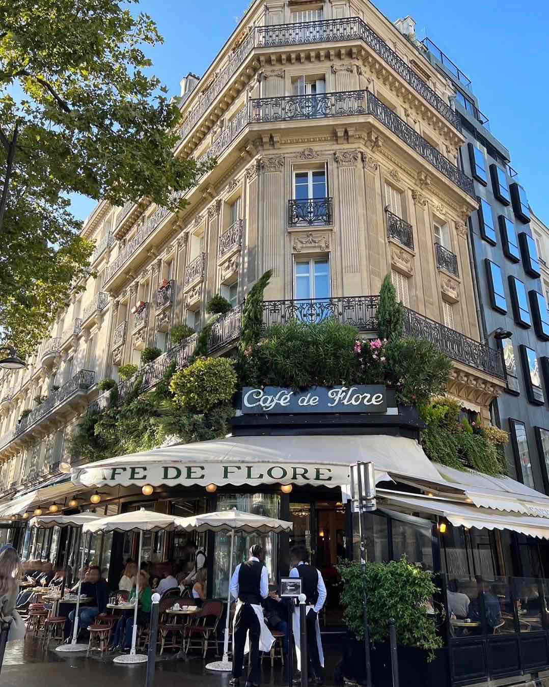 İkonik Cafe de Flore dış görüntü