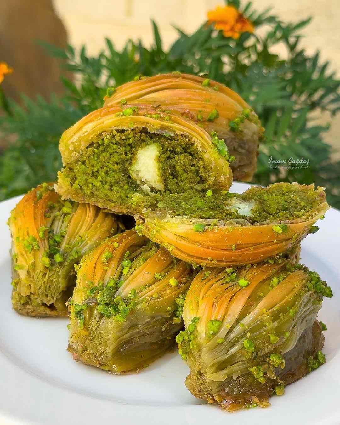 İmam Çağdaş midye baklava